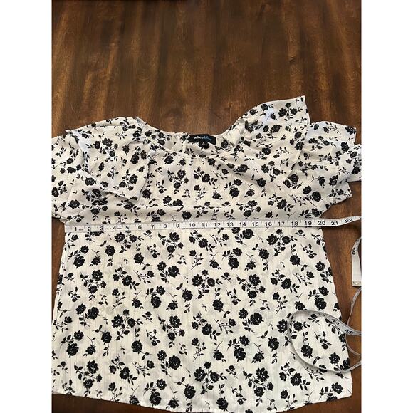 Alice Blue Women’s Black White Floral Ruffle Short Sleeve Blouse Small - Picture 7 of 9